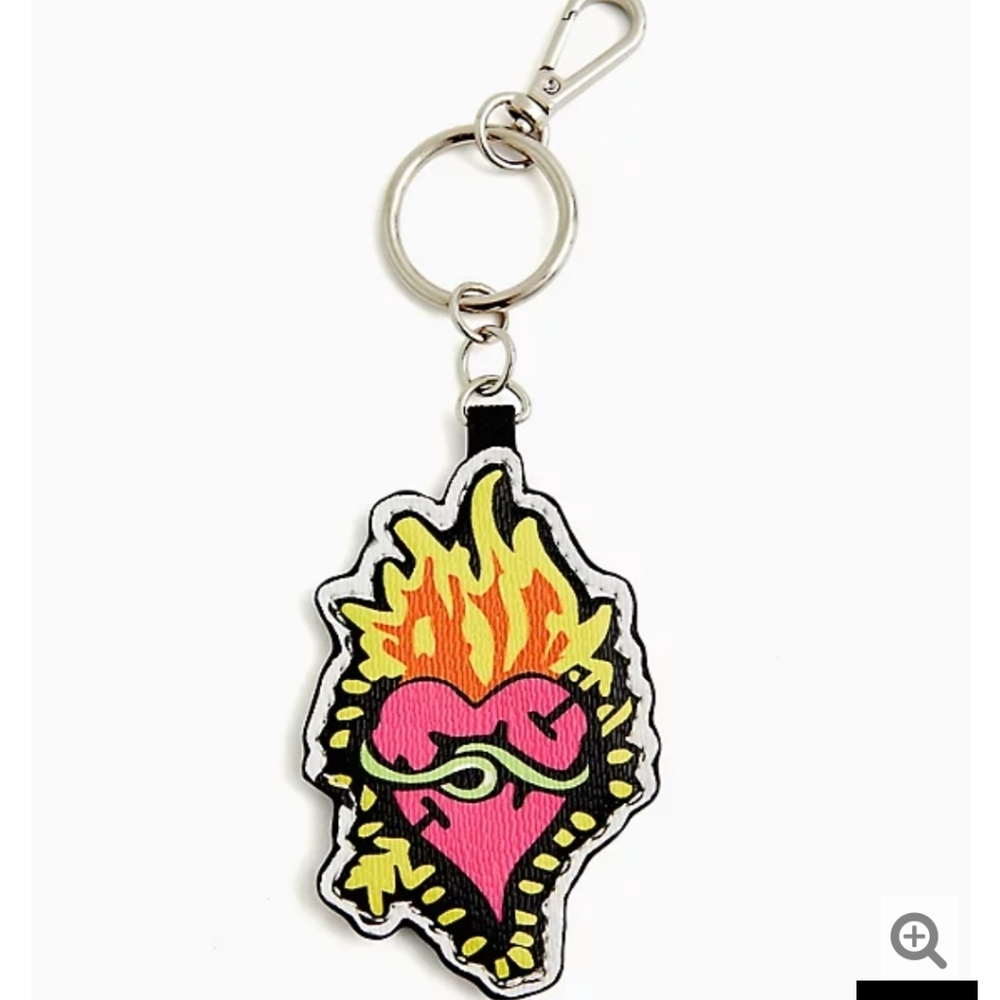 🆕BETSEY JOHNSON FLAMING HEART KEYCHAIN